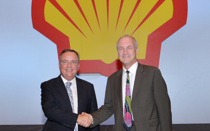 Andrew Vaughan (R), has been named Shell's new VP for Abu Dhabi, Kuwait and Syria. Andrew Vaughan (R), has been named Shell's new VP for Abu Dhabi, Kuwait and Syria.