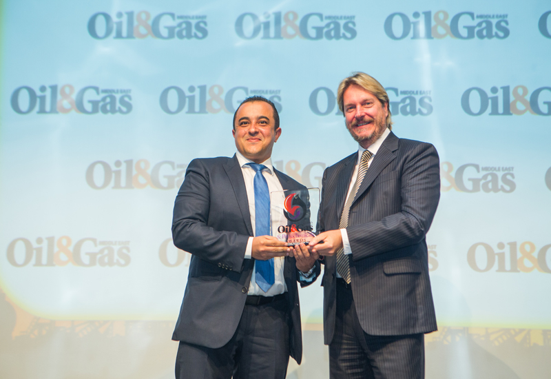 Mohammed El-Komy, country product line manager for the UAE – Drilling Services at Weatherford receiving the trophy from Ian Stokes, group publishing director at ITP Publishing Group on October 5th in Abu Dhabi. Mohammed El-Komy, country product line manager for the UAE – Drilling Services at Weatherford receiving the trophy from Ian Stokes, group publishing director at ITP Publishing Group on October 5th in Abu Dhabi.