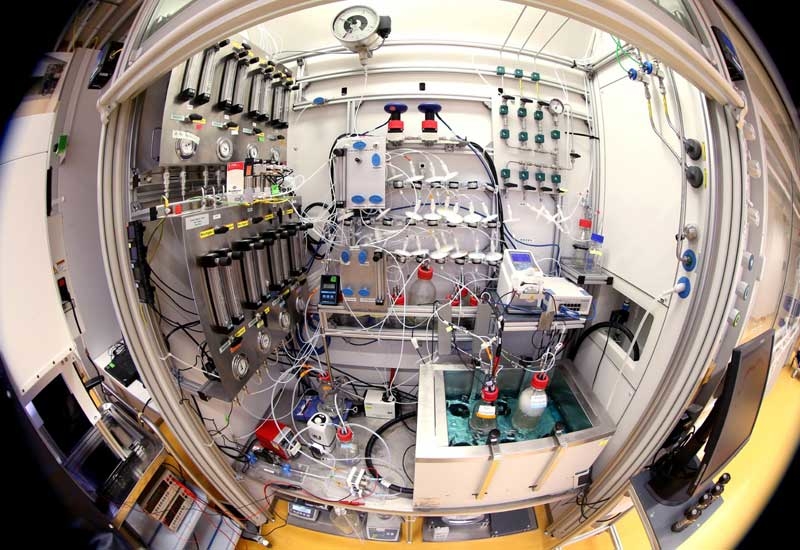 In the Rheticus project, these two steps electrolysis and fermentation are scaled up from the laboratory and combined in a technical test facility. In the Rheticus project, these two steps electrolysis and fermentation are scaled up from the laboratory and combined in a technical test facility.
