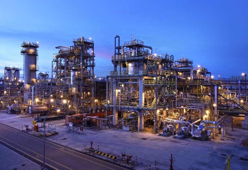 Singapore is home to ExxonMobil's largest integrated refining and petrochemical complex, which has a crude oil processing capacity of 592,000 barrels per day and includes two world-scale steam crackers. Singapore is home to ExxonMobil's largest integrated refining and petrochemical complex, which has a crude oil processing capacity of 592,000 barrels per day and includes two world-scale steam crackers.