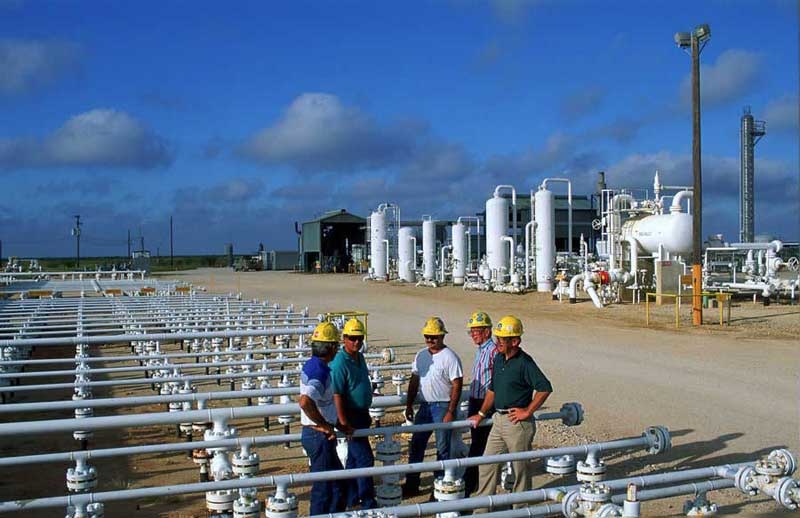 Under the previous administration, EPA sent letters to more than 15,000 owners and operators in the oil and gas industry, requiring them to provide information. (Image: Shell Mcallen Ranch Texas; Image courtesy: Shell. Image for illustration purpose only.) Under the previous administration, EPA sent letters to more than 15,000 owners and operators in the oil and gas industry, requiring them to provide information. (Image: Shell Mcallen Ranch Texas; Image courtesy: Shell. Image for illustration purpose only.)