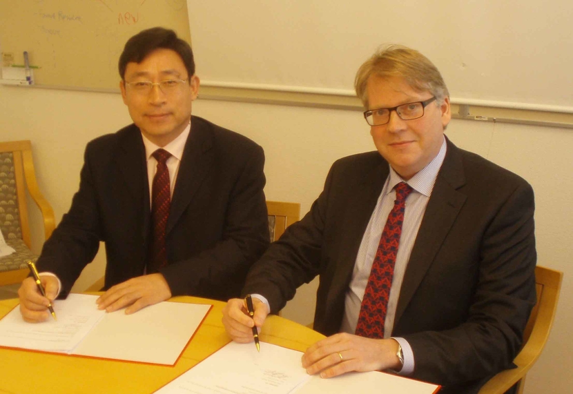 Wang Zhiyuan, president of TCC and Max J?nsson, CEO of Chemrec signing Agreement. Wang Zhiyuan, president of TCC and Max J?nsson, CEO of Chemrec signing Agreement.