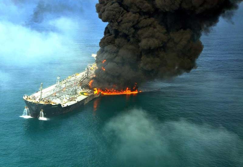 Fire and flume of smoke could be seen from the shore. Fire and flume of smoke could be seen from the shore.