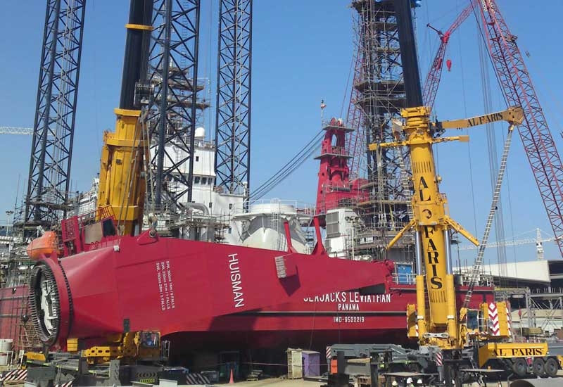 The Liebherr LTM11200-9.1 was used for moving parts in the fabrication of a self-propelled rig by Lamprell. The Liebherr LTM11200-9.1 was used for moving parts in the fabrication of a self-propelled rig by Lamprell.