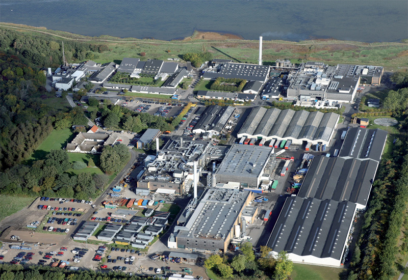 The production site in Frederikssund, 40km from Copenhagen, employs 650 employees, runs 24/7 and has eight production units. The production site in Frederikssund, 40km from Copenhagen, employs 650 employees, runs 24/7 and has eight production units.