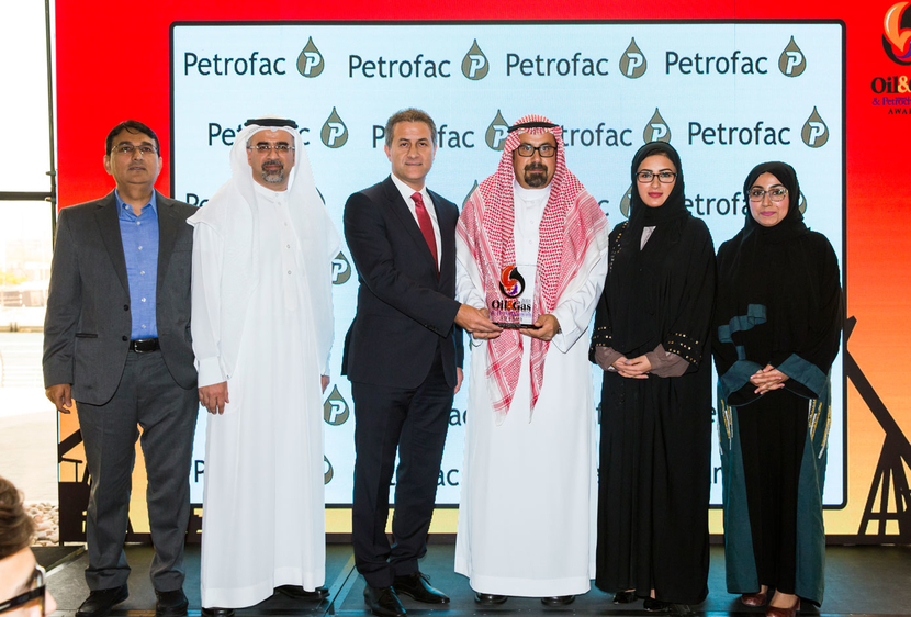 Marco Peruzzi (third from left), director, business development, Petrofac, presents the 2018 ‘Training Initiative/Programme of the Year’ Award, won by the ‘Geoscience Train Programme’ of Saudi Aramco, to Aus Al Tawil (third from right), manager of Southern Reservoir Characterisation Department at Saudi Aramco. Marco Peruzzi (third from left), director, business development, Petrofac, presents the 2018 ‘Training Initiative/Programme of the Year’ Award, won by the ‘Geoscience Train Programme’ of Saudi Aramco, to Aus Al Tawil (third from right), manager of Southern Reservoir Characterisation Department at Saudi Aramco.