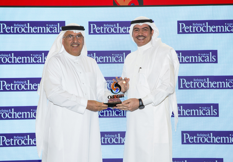 Dr Abdulwahab Al-Sadoun (left), secretary general of the Gulf Petrochemicals and Chemicals Association (GPCA), presents the 2018 ‘CSR Initiative of the Year’ Award, won by Sipchem Innovation Club, to Mufleh S Al-Shammari, manager, corporate communications and CSR, Sipchem. Dr Abdulwahab Al-Sadoun (left), secretary general of the Gulf Petrochemicals and Chemicals Association (GPCA), presents the 2018 ‘CSR Initiative of the Year’ Award, won by Sipchem Innovation Club, to Mufleh S Al-Shammari, manager, corporate communications and CSR, Sipchem.