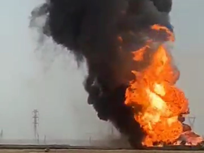 The blaze started at one crude pipeline and also damaged a smaller, adjacent gas pipeline The blaze started at one crude pipeline and also damaged a smaller, adjacent gas pipeline