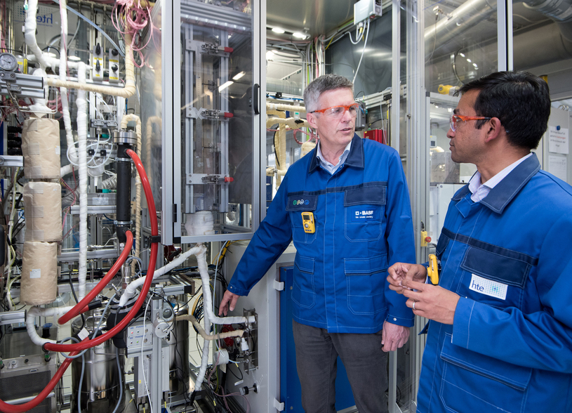 Aspects of the new CO2 emission-free methanol synthesis process were tested in a pilot plant at BASF’s subsidiary hte GmbH in Heidelberg, Germany. Project manager Dr Maximilian Vicari and hte expert Dr Nakul Thakar have solved challenges that arose during the activation of the catalyst and the operation of the plant. Aspects of the new CO2 emission-free methanol synthesis process were tested in a pilot plant at BASF’s subsidiary hte GmbH in Heidelberg, Germany. Project manager Dr Maximilian Vicari and hte expert Dr Nakul Thakar have solved challenges that arose during the activation of the catalyst and the operation of the plant.