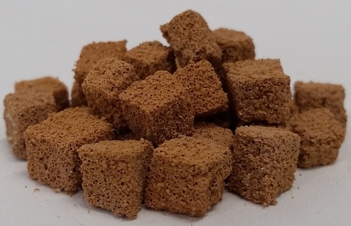 Porous polymer cubes can soak up 2-3 times there weight in oil.
Porous polymer cubes can soak up 2-3 times there weight in oil.