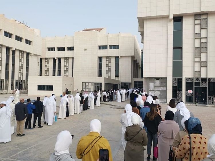 Kuwait government employees line up to get tested for coronavirus Kuwait government employees line up to get tested for coronavirus